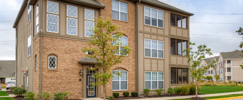 Exterior of a Bloomington apartment